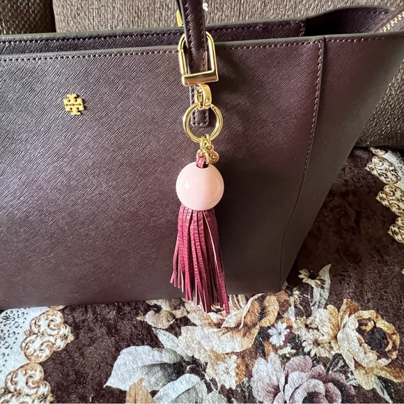 TORY BURCH Large Emerson Saffiano Leather Tote Bag With Removable Tassel NWT - Picture 4 of 16